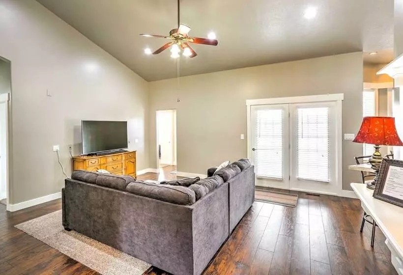 Elegant Smithfield Home W/ Views   6 Mi To Usu!