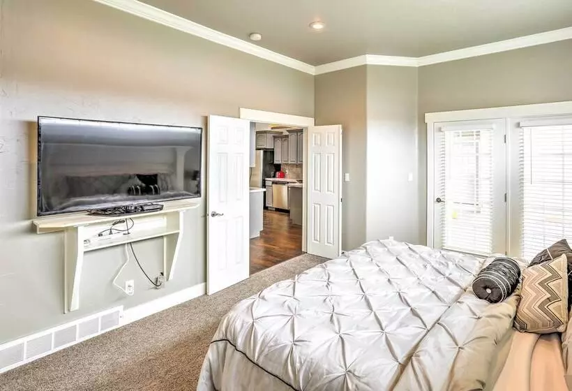 Elegant Smithfield Home W/ Views   6 Mi To Usu!