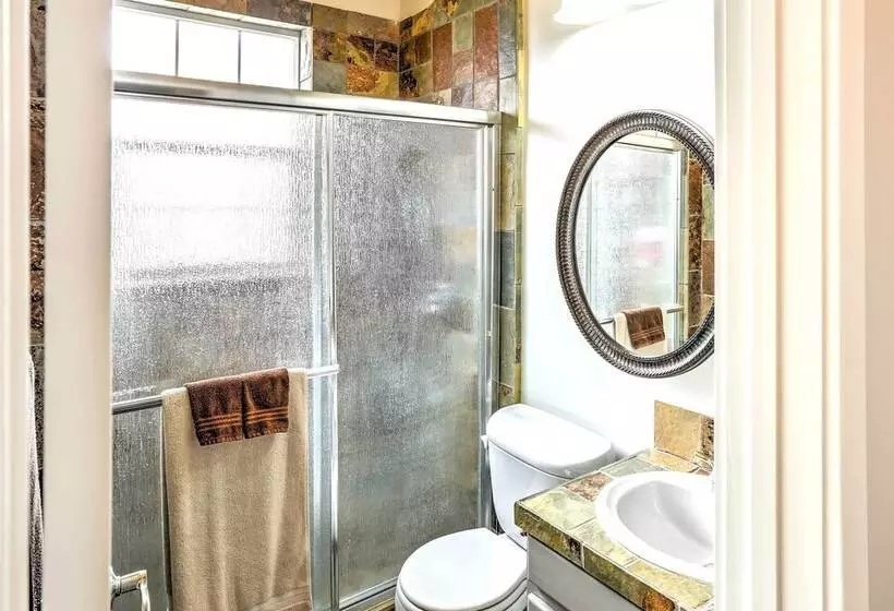 Elegant Smithfield Home W/ Views   6 Mi To Usu!