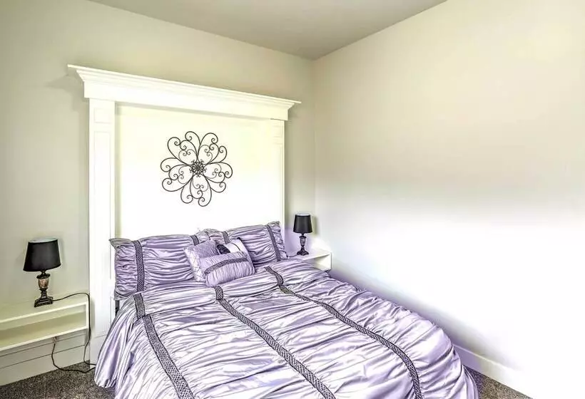 Elegant Smithfield Home W/ Views   6 Mi To Usu!