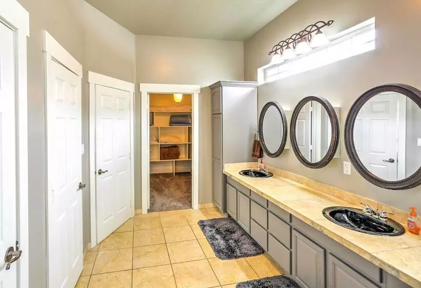 Elegant Smithfield Home W/ Views   6 Mi To Usu!