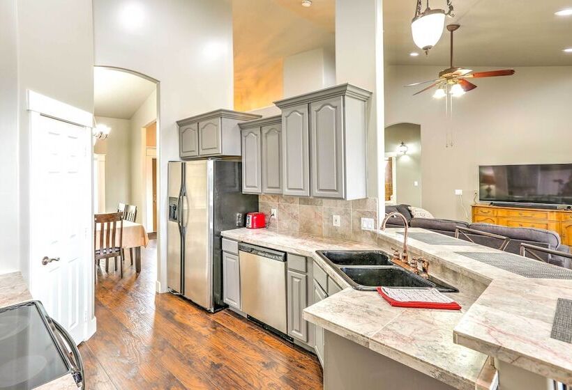 Elegant Smithfield Home W/ Views 6 Mi To Usu!