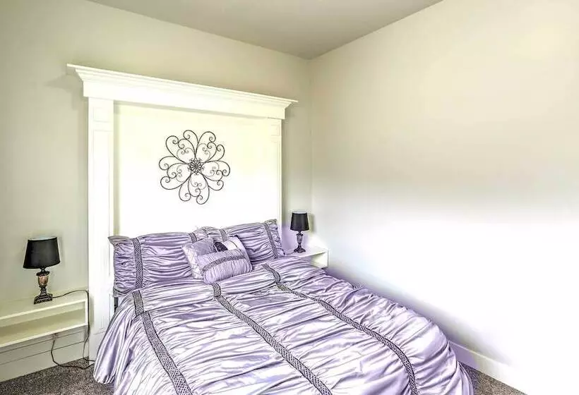 Elegant Smithfield Home W/ Views   6 Mi To Usu!