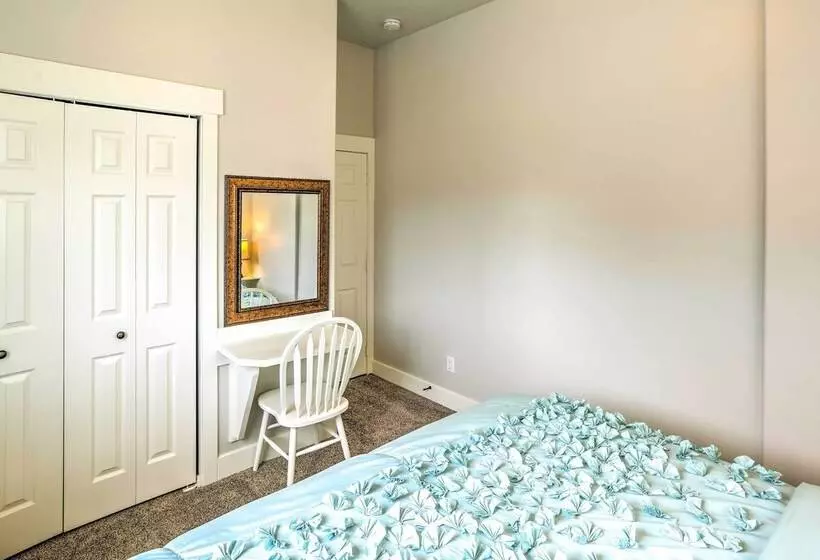 Elegant Smithfield Home W/ Views   6 Mi To Usu!