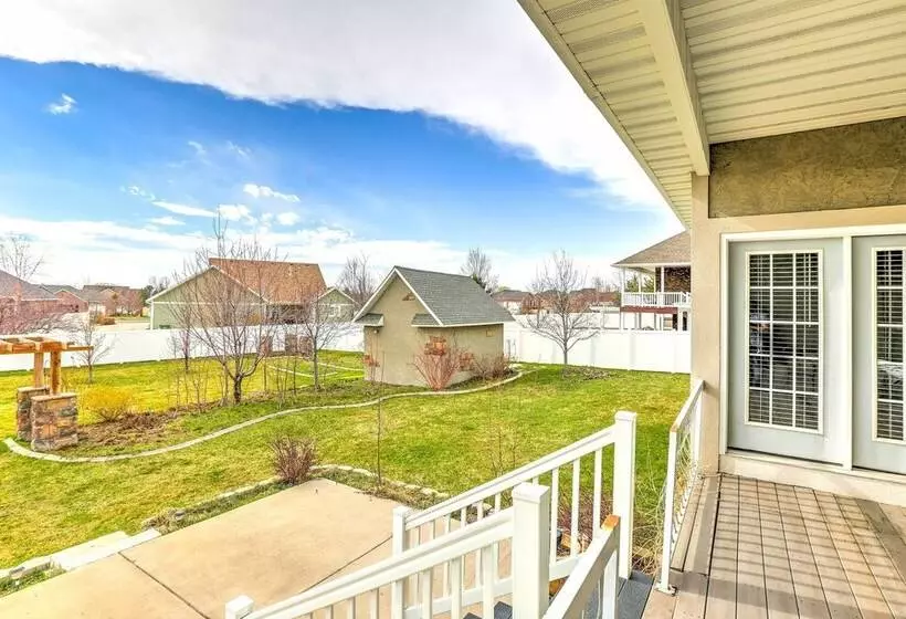 Elegant Smithfield Home W/ Views   6 Mi To Usu!