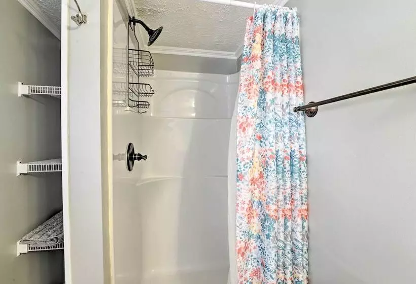 Enchanting Family House W/ Balcony < 3 Mi To Wvu!