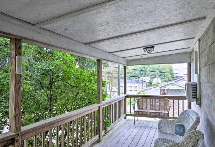 Enchanting Family House W/ Balcony < 3 Mi To Wvu!