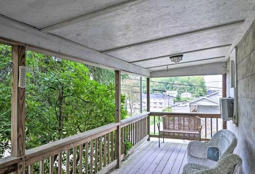 Enchanting Family House W/ Balcony < 3 Mi To Wvu!