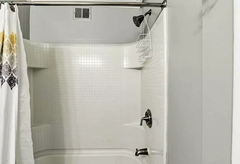 Enchanting Family House W/ Balcony < 3 Mi To Wvu!