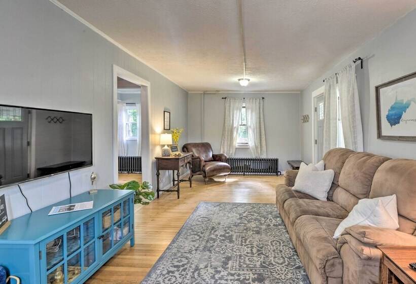Enchanting Family House W/ Balcony < 3 Mi To Wvu!