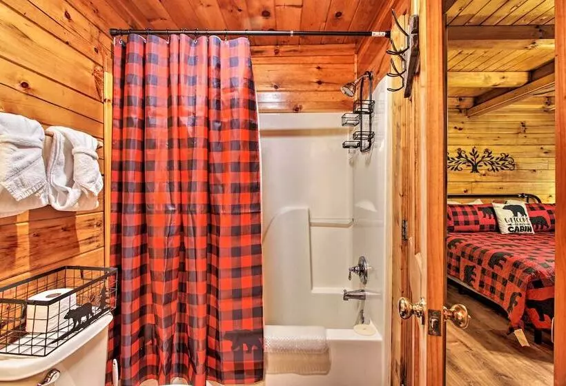 Charming Pigeon Forge Cabin W/ Private Hot Tub!