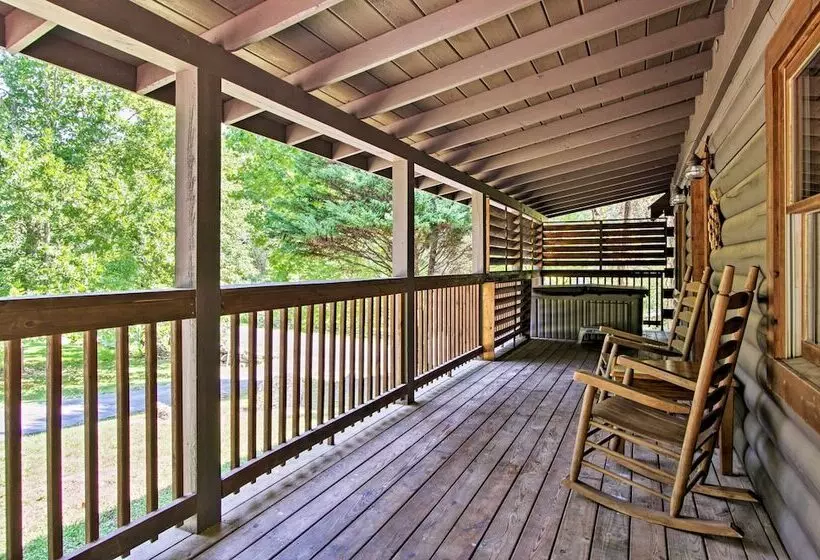Charming Pigeon Forge Cabin W/ Private Hot Tub!