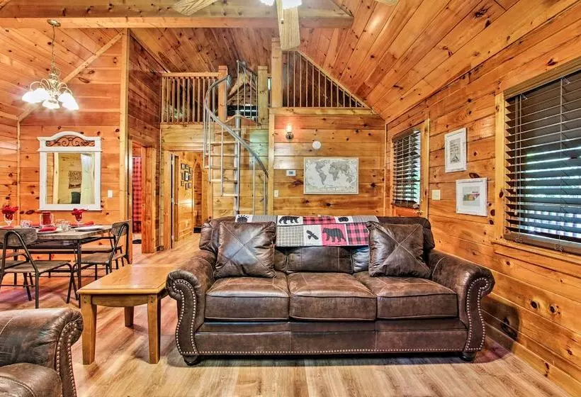Charming Pigeon Forge Cabin W/ Private Hot Tub!
