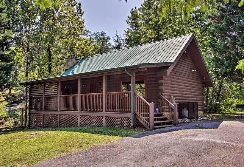 Charming Pigeon Forge Cabin W/ Private Hot Tub!