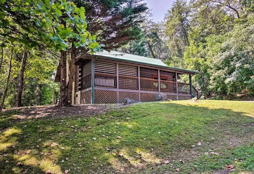 Charming Pigeon Forge Cabin W/ Private Hot Tub!