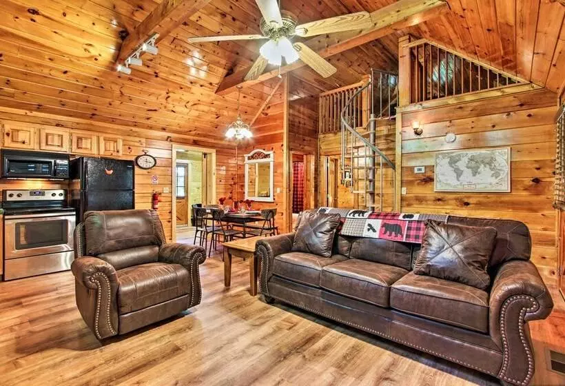 Charming Pigeon Forge Cabin W/ Private Hot Tub!