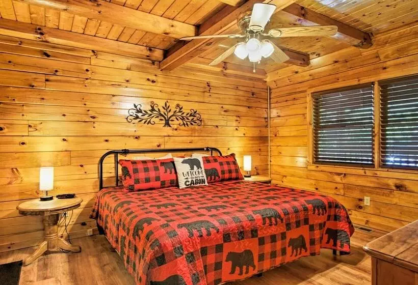 Charming Pigeon Forge Cabin W/ Private Hot Tub!