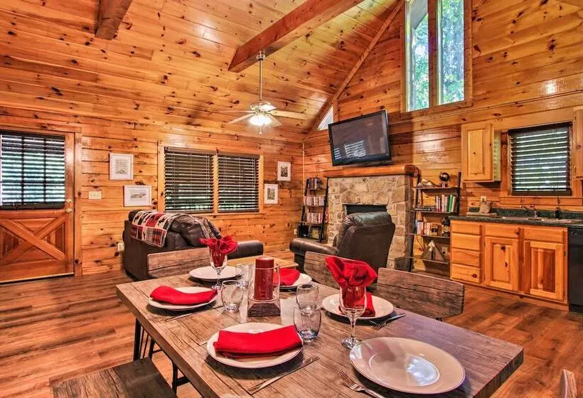 Charming Pigeon Forge Cabin W/ Private Hot Tub!