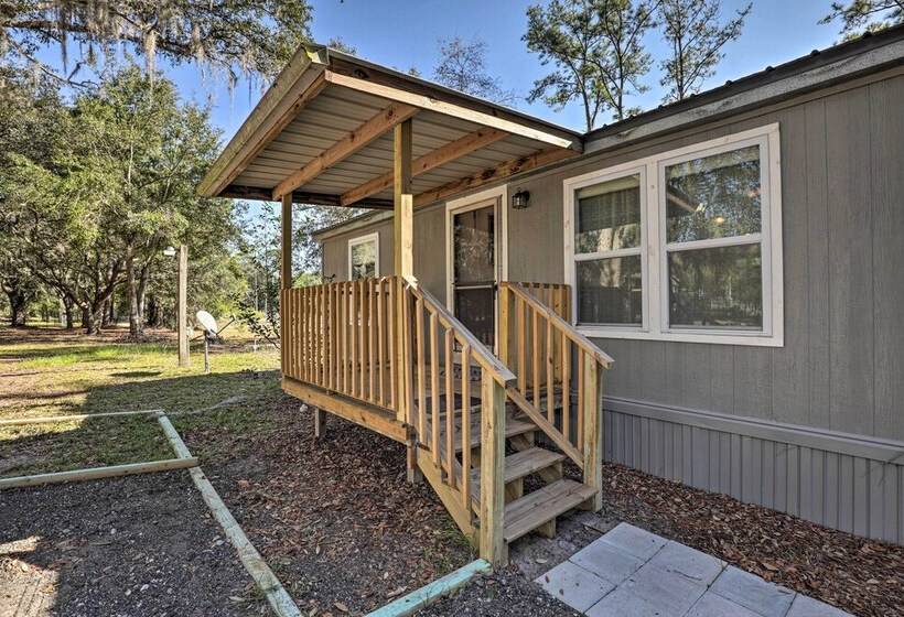 Family Florida Lake House: Private Screened Porch