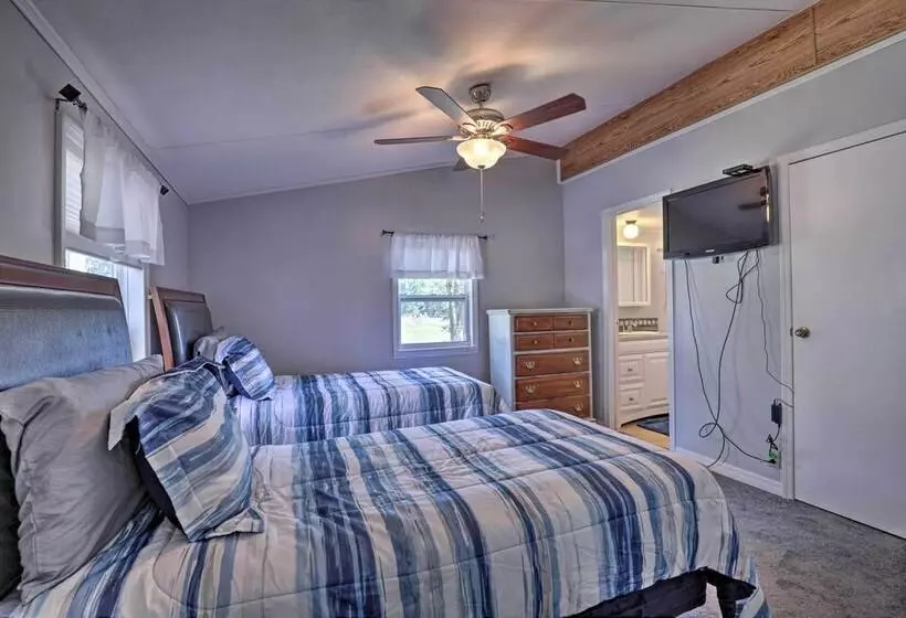 Family Florida Lake House: Private Screened Porch