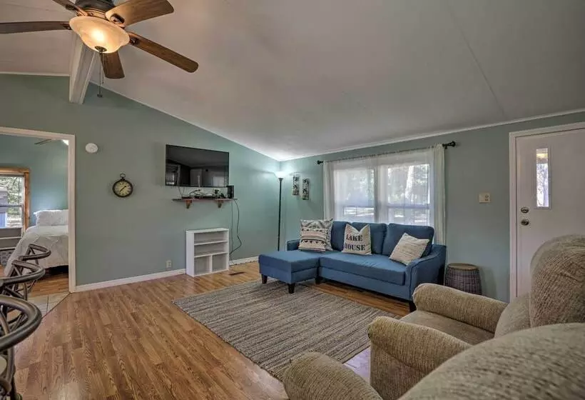 Family Florida Lake House: Private Screened Porch