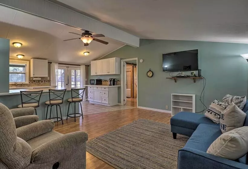 Family Florida Lake House: Private Screened Porch
