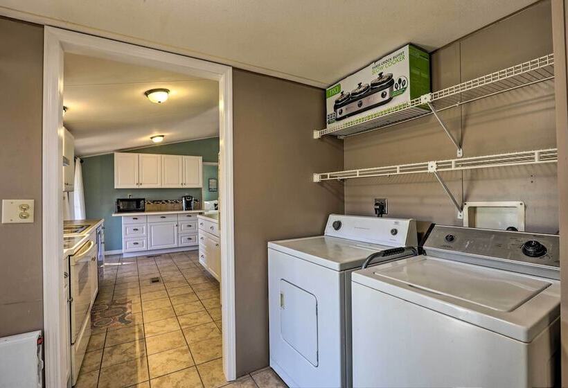 Family Florida Lake House: Private Screened Porch