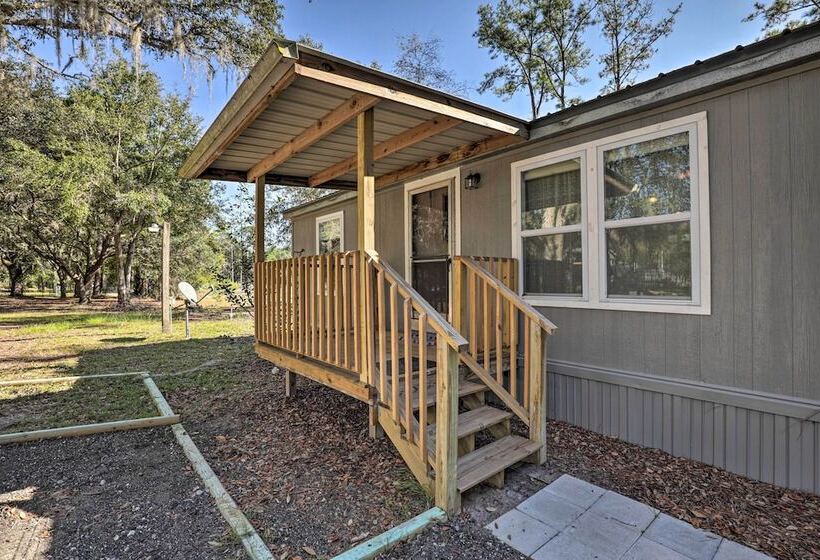 Family Florida Lake House: Private Screened Porch