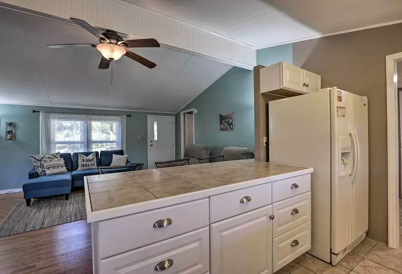 Family Florida Lake House: Private Screened Porch