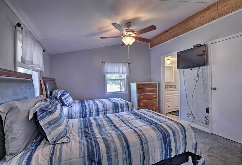 Family Florida Lake House: Private Screened Porch