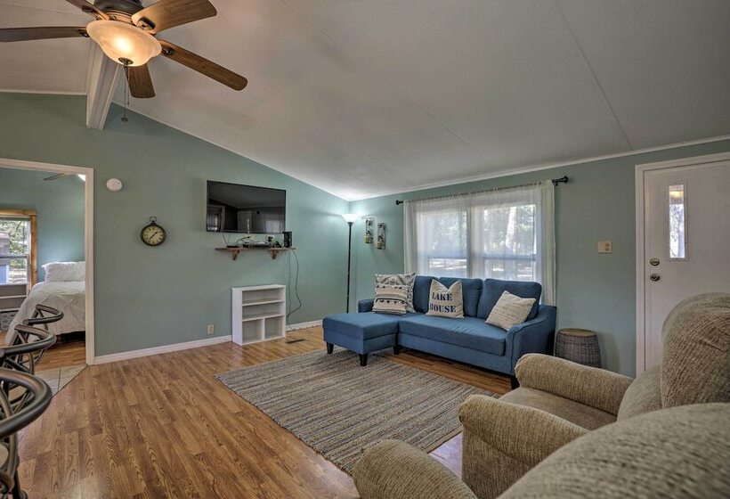 Family Florida Lake House: Private Screened Porch