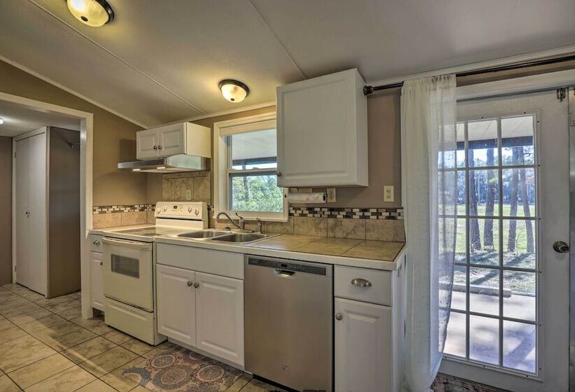 Family Florida Lake House: Private Screened Porch