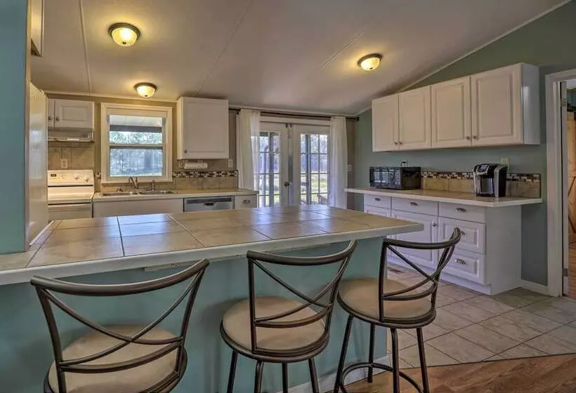 Family Florida Lake House: Private Screened Porch