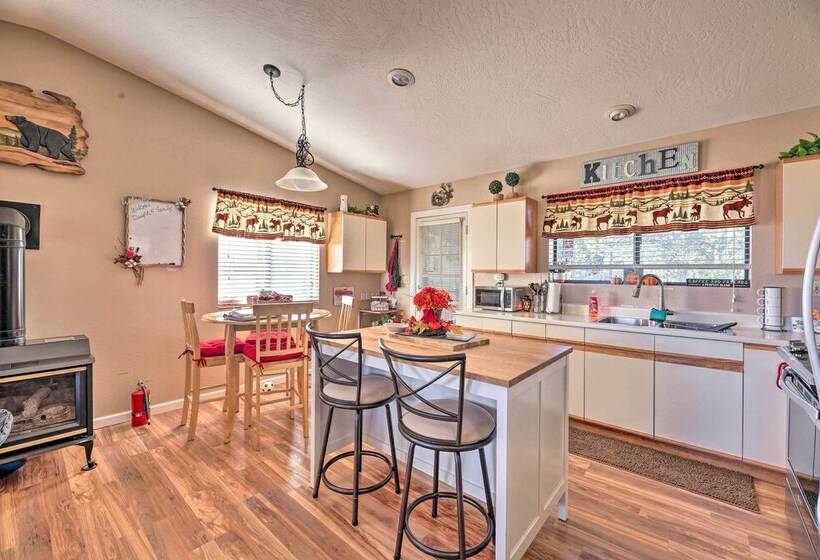 High Country Hideaway W/ Fire Pits & Grill!