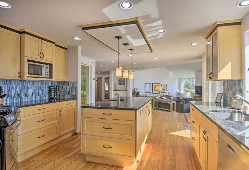 Kingston Home W/ Magnificent Ocean Views!