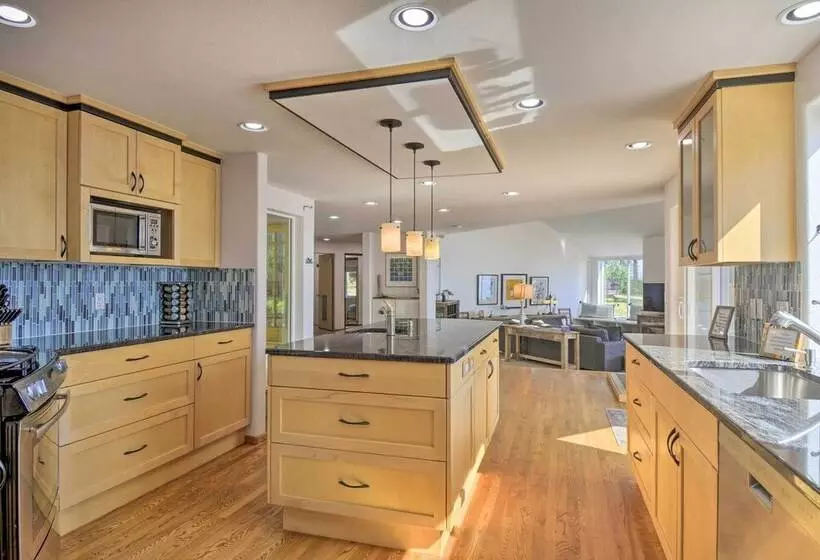 Kingston Home W/ Magnificent Ocean Views!