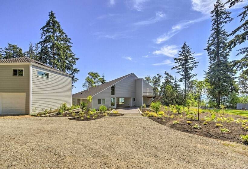 Kingston Home W/ Magnificent Ocean Views!