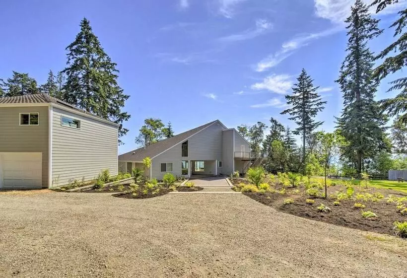 Kingston Home W/ Magnificent Ocean Views!