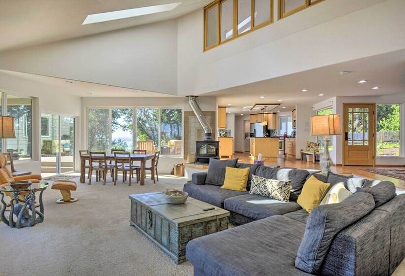 Kingston Home W/ Magnificent Ocean Views!