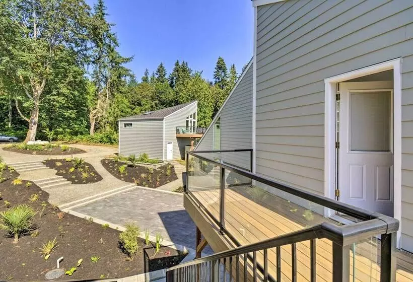 Kingston Home W/ Magnificent Ocean Views!