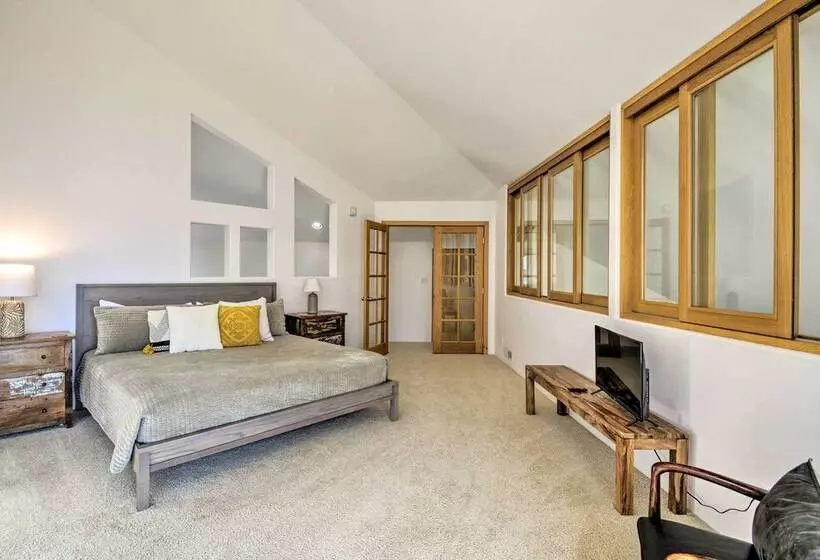 Kingston Home W/ Magnificent Ocean Views!