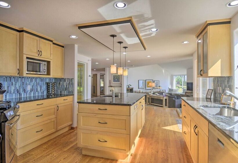 Kingston Home W/ Magnificent Ocean Views!