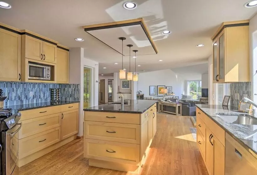 Kingston Home W/ Magnificent Ocean Views!