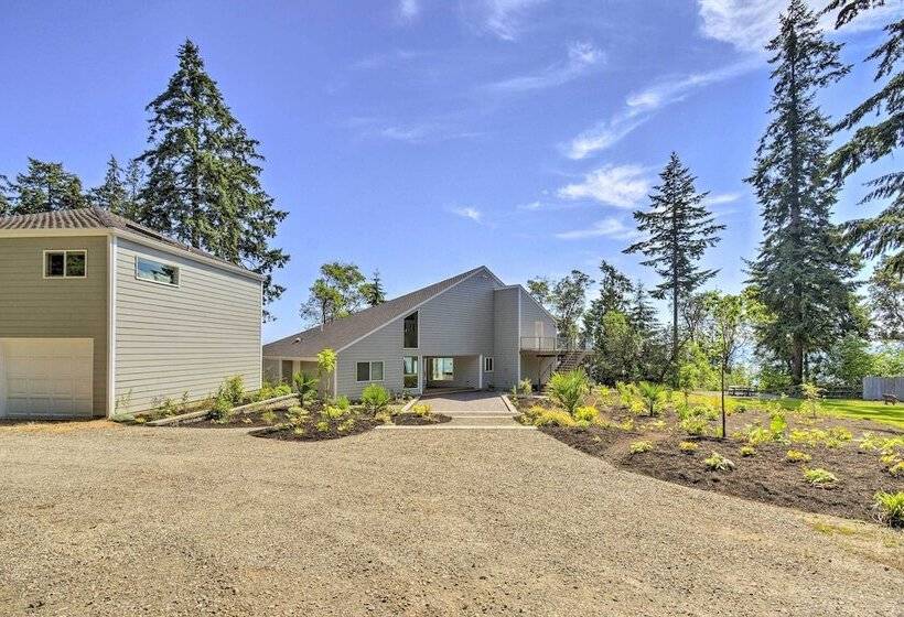 Kingston Home W/ Magnificent Ocean Views!