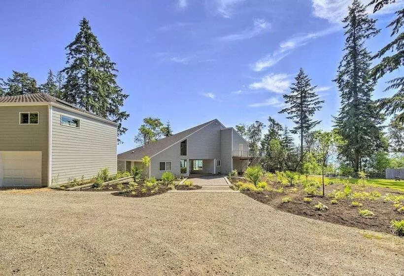 Kingston Home W/ Magnificent Ocean Views!