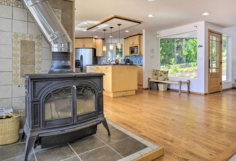 Kingston Home W/ Magnificent Ocean Views!