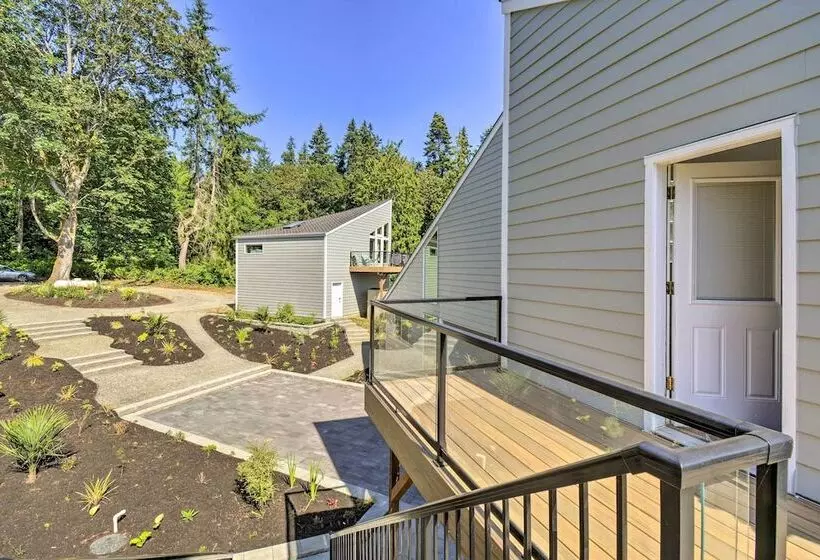 Kingston Home W/ Magnificent Ocean Views!