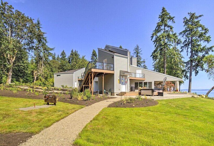 Kingston Home W/ Magnificent Ocean Views!