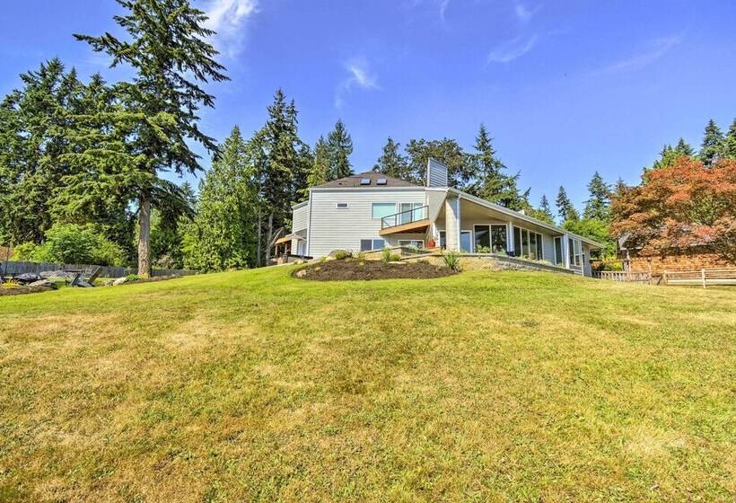 Kingston Home W/ Magnificent Ocean Views!