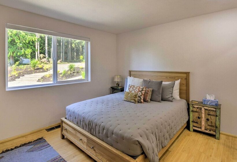 Kingston Home W/ Magnificent Ocean Views!